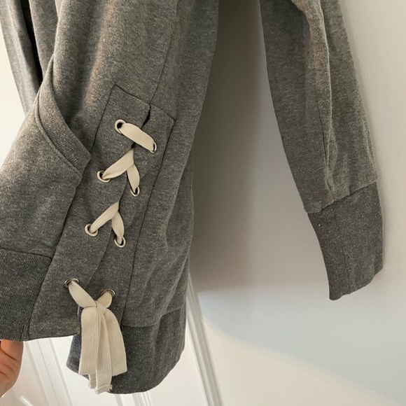 Gap grey hoodie in xs with lace-up detail. Super cozy! - Picture 3 of 3